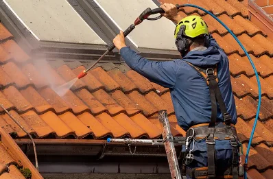 Démoussage et hydrofuge de toiture à Sarrant
